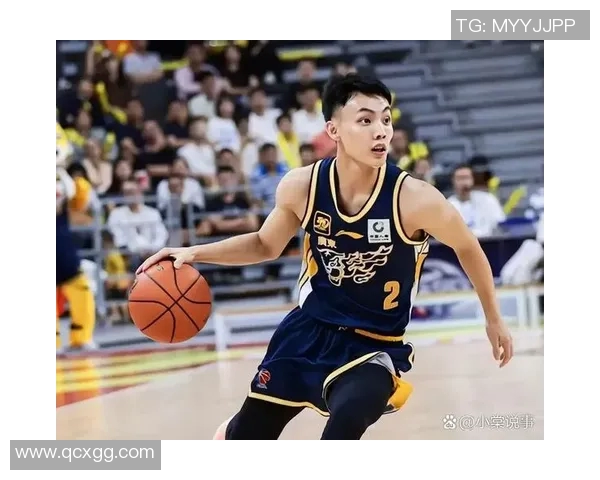 徐杰挑战草根球员展现超强基本功全场观众为之欢呼致敬 徐杰挑战草根球员展现超强基本功全场观众为之欢呼致敬